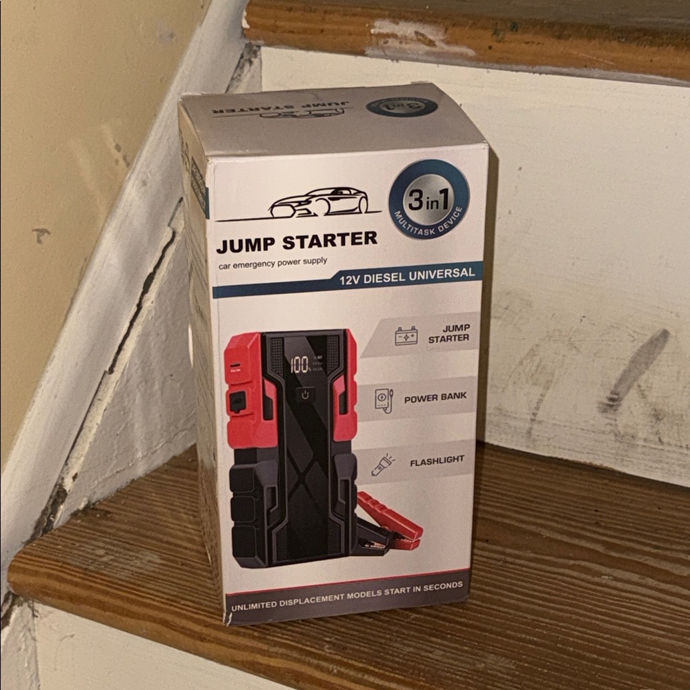 Jump Starter 3-in-1 Car Emergency Power Supply 
with power bank and flashlight
